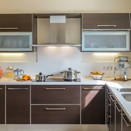 Karmilos Hill ハニア