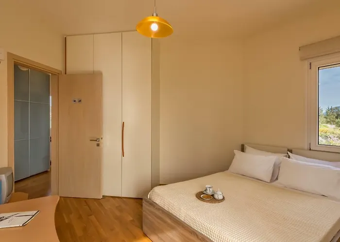 Vila Karmilos Hill *