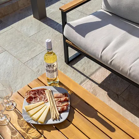 Karmilos Hill فيلة