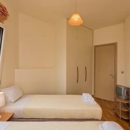 Karmilos Hill فيلة *